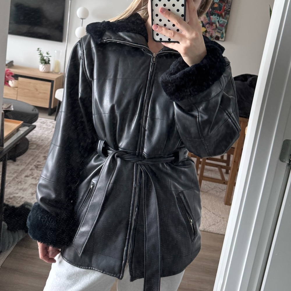 Vintage Women's Black Leather shelling Jacket